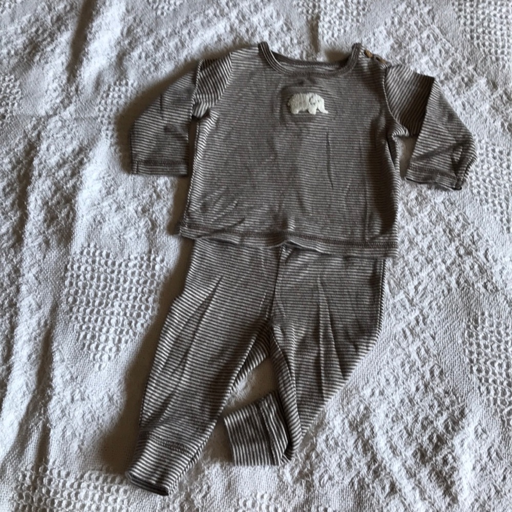 Carter’s 2 piece striped Elephant pajamas 6m